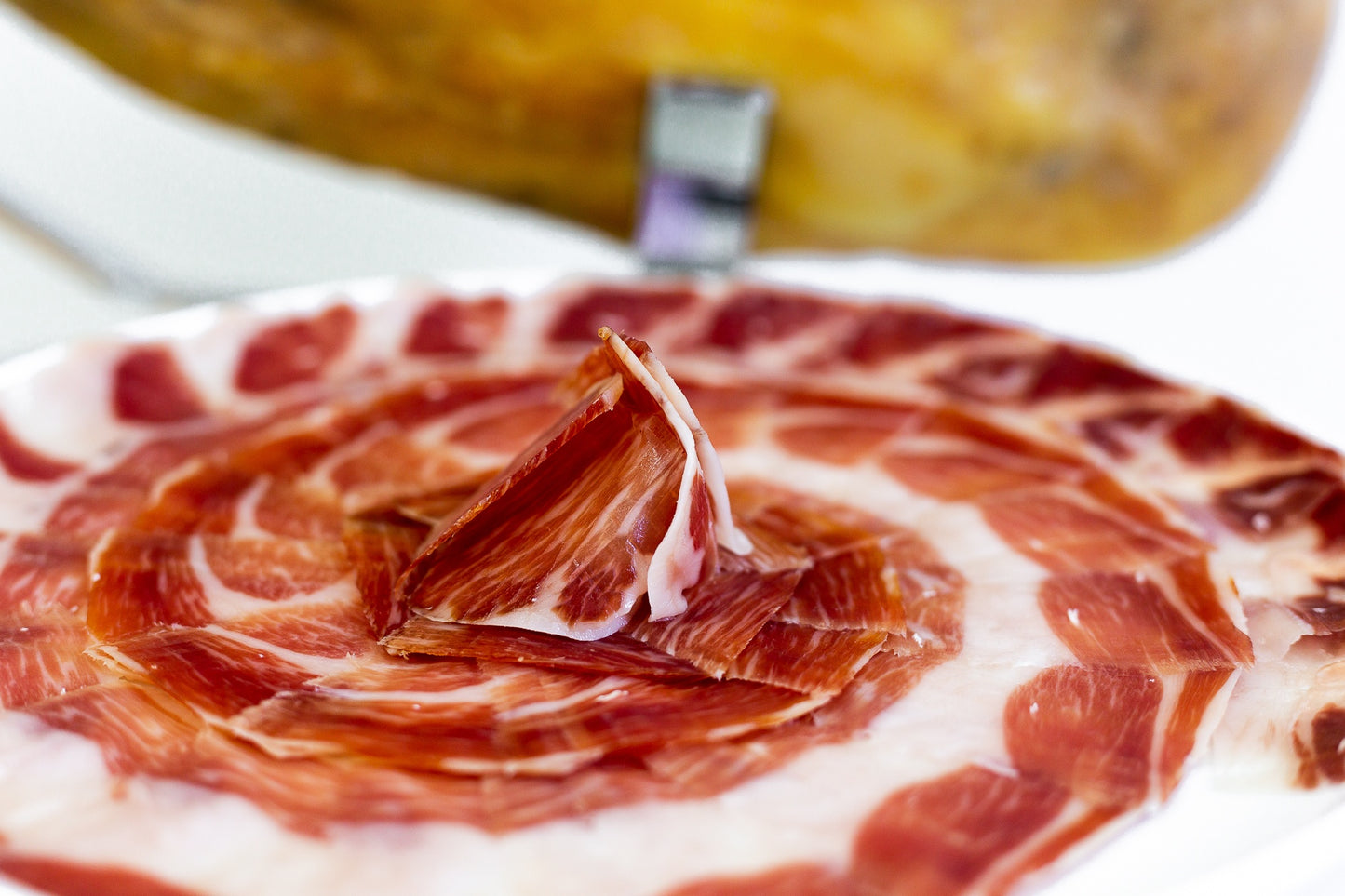 Jamón ibérico cortado a cuchillo
